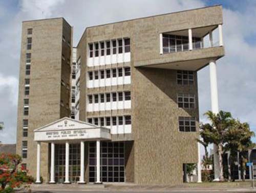 Denúncia contra vereadores sobre acúmulo de cargos é arquivada por ausência de provas