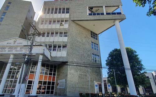 Homem e chefe de tráfico de drogas acusados de assassinato são condenados em Maceió