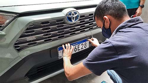 Debatedores defendem volta da cidade e UF de origem nas placas dos veículos