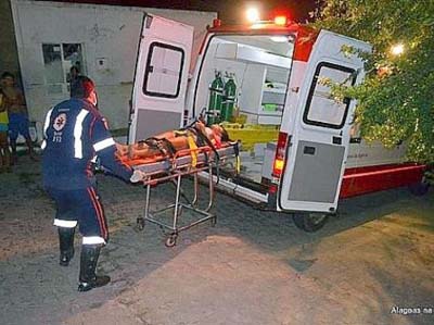 Mulher é ferida após ter casa invadida por menor vítima de atentado