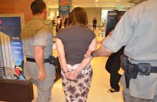 Mulher é detida por populares depois de assaltar casa lotérica