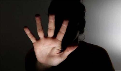 Homem é preso por dar soco da boca da mãe e ameaça-la de morte