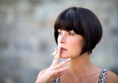 Fumar pouco já dobra risco de morte súbita em mulheres, diz estudo