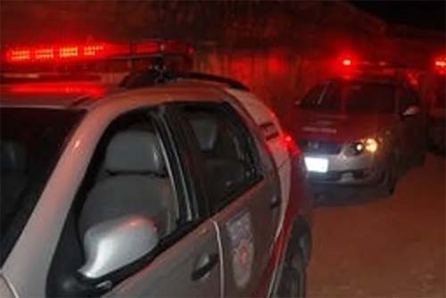 Homem é assassinado com golpes de faca em Rio Largo e mulher suspeita é detida