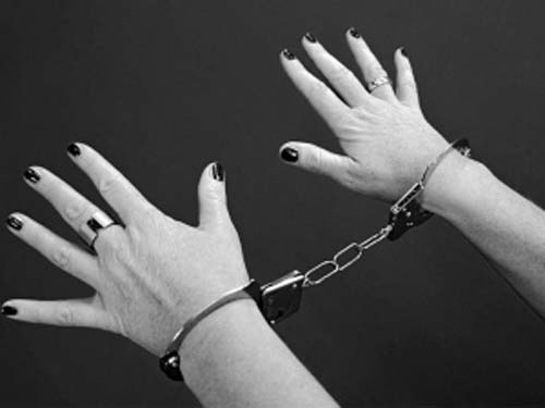 Mulher acusada de homicídio qualificado em Arapiraca é presa pela polícia