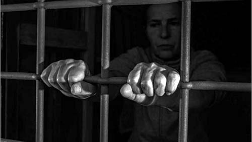 A mãe de criança de cinco anos presa há 100 dias por furto de água