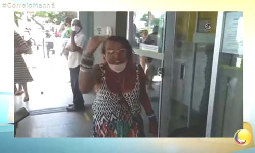 ‘Sou racista e odeio a raça negra’, diz mulher em agência de banco; assista