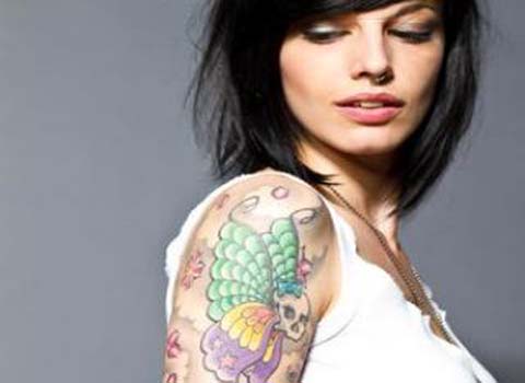 Mulheres tatuadas são vista como mais fáceis pelos homens, diz estudo