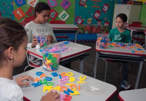 Curso do MEC forma multiplicadores em alfabetização