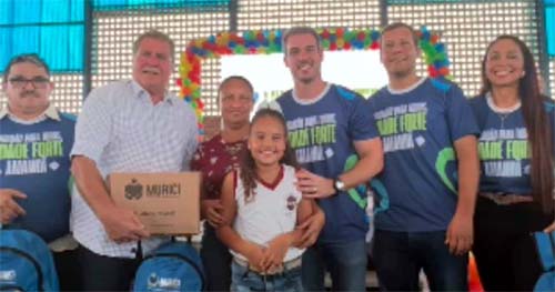 Prefeitura De Murici entrega kits escolares e investe em melhorias na Educação