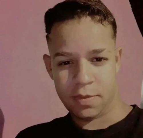 Um jovem é morto e outro é ferido em atentado em quadra de esportes no interior