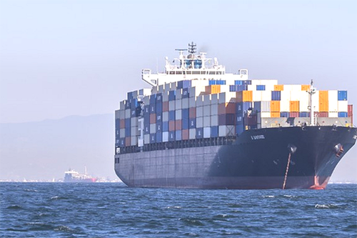 Por que EUA têm congestionamento recorde de navios de contêineres