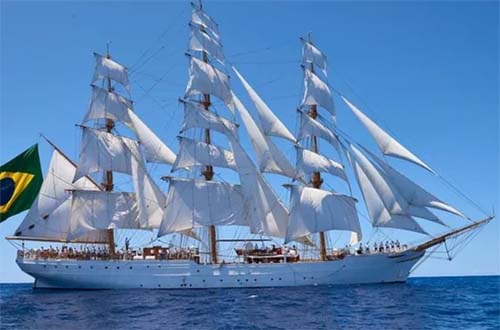 Navio-Veleiro 'Cisne Branco' atraca no Porto de Maceió e abre para visitação