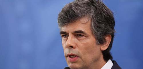 Nelson Teich agora critica compra de “grande quantidade” de respiradores: “O que você fará com eles depois?”