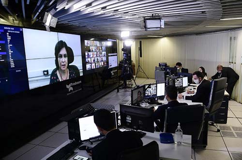 Laboratórios descartam antecipação de entrega de vacinas 