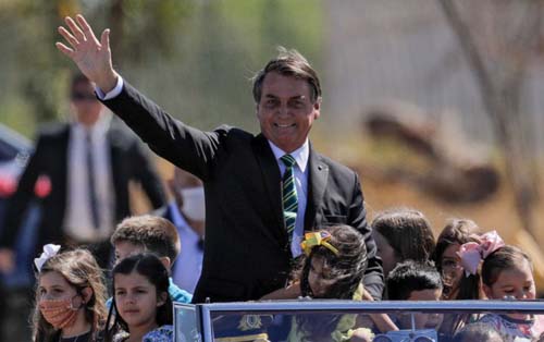 Bolsonaro veta projeto de perdão de R$ 1 bilhão de igrejas