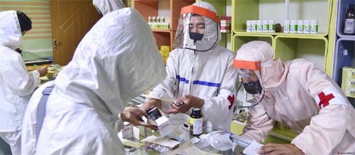 Sem remédios nem comida, norte-coreanos sofrem com covid