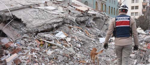Novo terremoto atinge a Turquia e provoca mais destruição