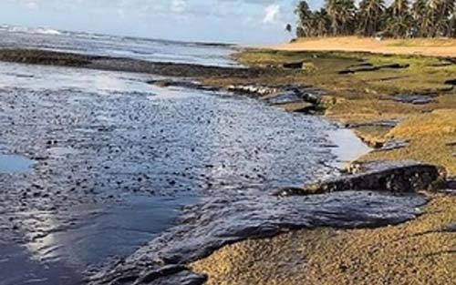 Dois anos das manchas: Alagoas recolheu quase metade de todo óleo das praias atingidas do país
