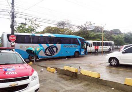 Ônibus interestadual que seguia para Aracaju é assaltado em Atalaia