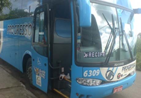 Ônibus é assaltado e bandidos pedem desculpa aos passageiros