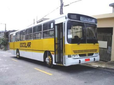 Estudantes de Colônia protestam contra suspensão de transporte escolar