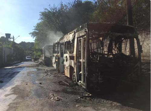 Ao menos 17 veículos são incendiados em Manaus nesta madrugad
