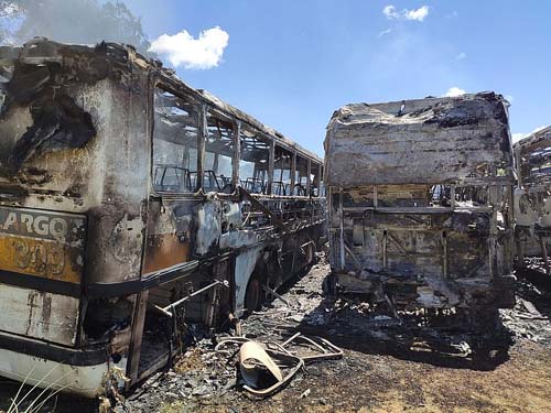 Incêndio atinge sete ônibus na parte alta de Maceió