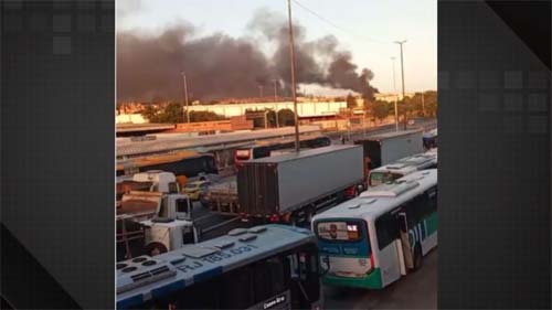 Operacão Policial no Rio de Janeiro Causa Fechamento da Avenida Brasil e Prejudica Transito