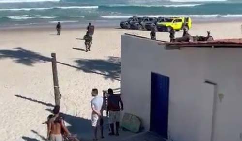 Internautas criticam ação do governo de AL para retirar banhistas da Praia do Francês