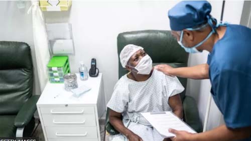 Com alta do dólar, inflação de remédios faz paciente ter de escolher qual doença tratar