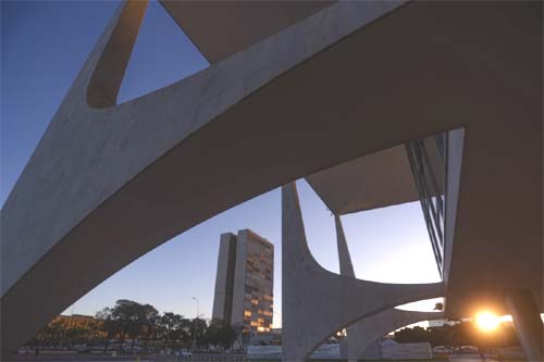 Governo Lula intensifica liberação de emendas para barrar anistia