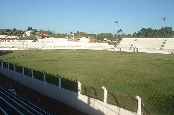 CSE goleia CRB e assume liderança do Alagoano