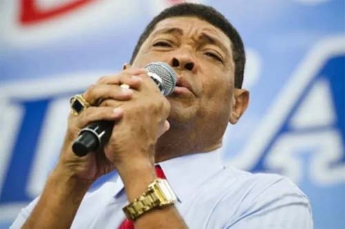 Pastor Valdomiro leva golpe de R$ 800 milhões, perde jato e é despejado