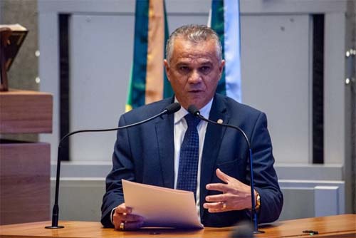 Deputado apresenta projeto para criar Dia do Orgulho Heterossexual