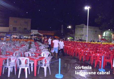 Pouca presença de público nas apresentaçoes musicais da Festa de Santa Maria Madalena gera discussão nas redes sociais