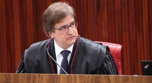 MP Eleitoral reitera pedido para TSE arquivar ações contra Bolsonaro; julgamento é suspenso