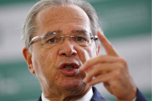 Governo mira queda do IPI para ajudar a conter inflação, indica Guedes