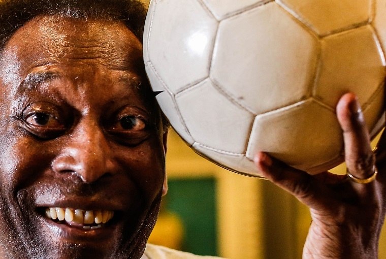 Pelé completa 80 anos e se mantém como símbolo do Brasil