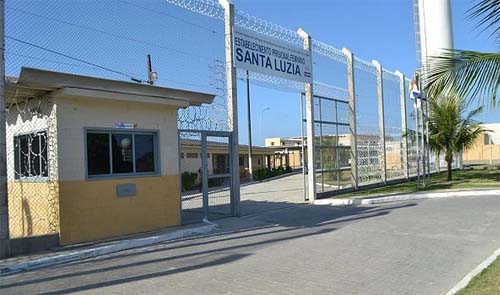 Cabo da PM presa em operação vai para prisão domiciliar e esposo ganha liberdade provisória