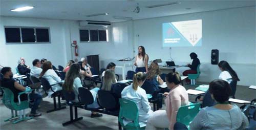 Funcionários do HGE recebem capacitação sobre procedimento para comunicar informações delicadas.