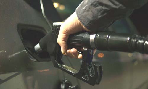 Preço do petróleo bruto sobe no mundo e valor da gasolina assusta norte americanos