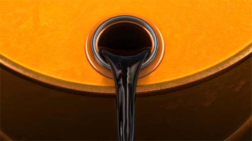 Petróleo fecha em queda, com preocupações sobre a demanda e potenciais aumentos na oferta