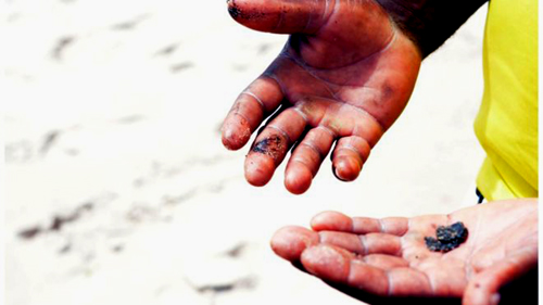 Bahia vive apreensão e incerteza com chegada de petróleo a costa