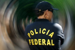 Após denúncia anônima, PF flagra reunião entre prefeito de Santana e servidores municipais