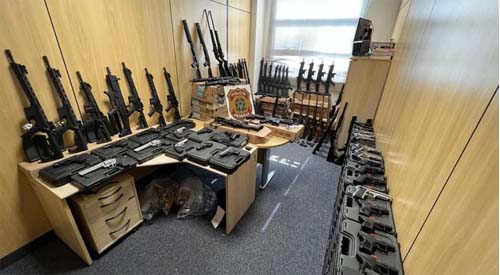 PF apreende arsenal ilegal em depósito clandestino no Rio de Janeiro