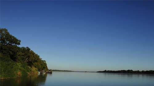 Menor que morreu afogada no Rio São Francisco tentava salvar irmão