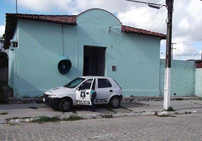 Presa mulher que tentou matar a facadas o marido