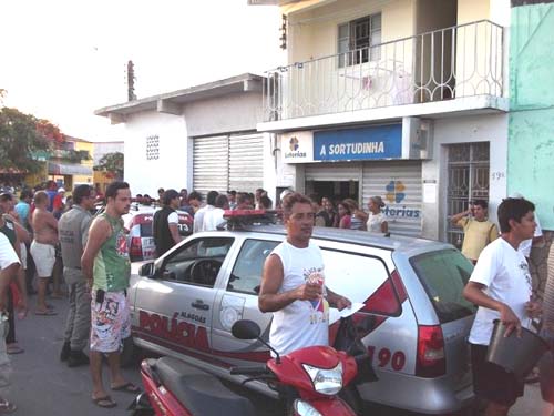 Elementos invadem e roubam casa lotérica na cidade de Piaçabuçu 