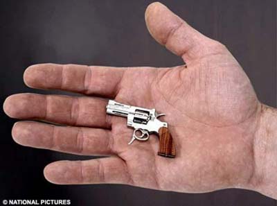 Menor pistola do mundo mede 5,5 centímetros e dispara de verdade